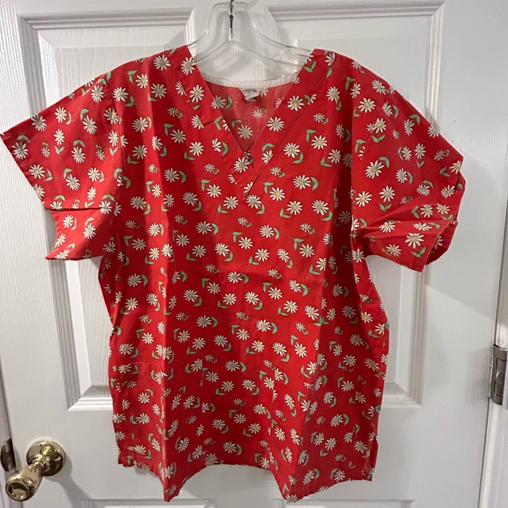 Women’s scrub top size small